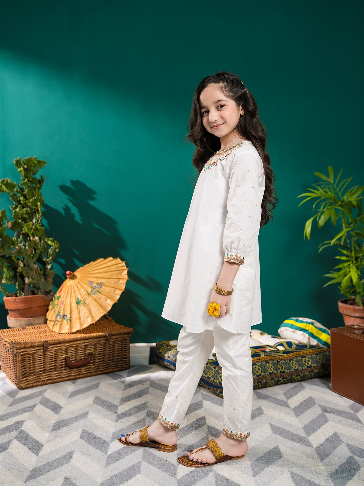 Girls Summer 2Pcs Embroidered Suit VG63-A