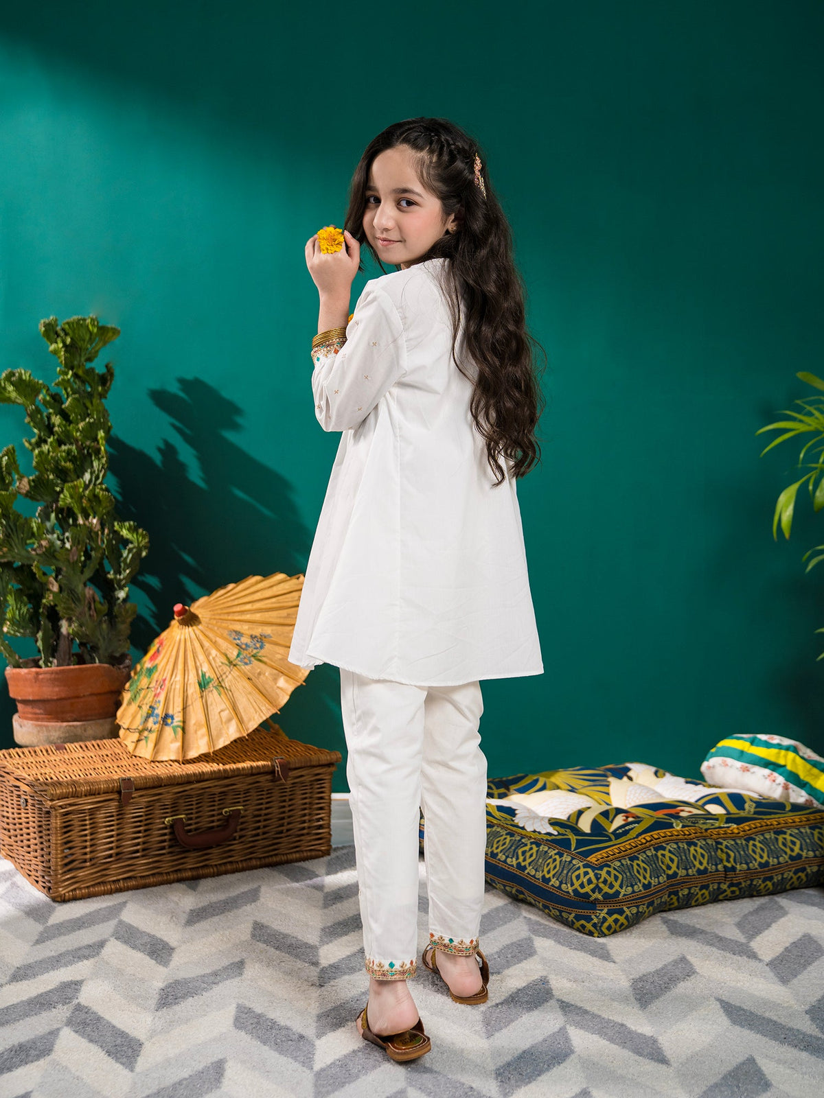 Girls Summer 2Pcs Embroidered Suit VG63-A