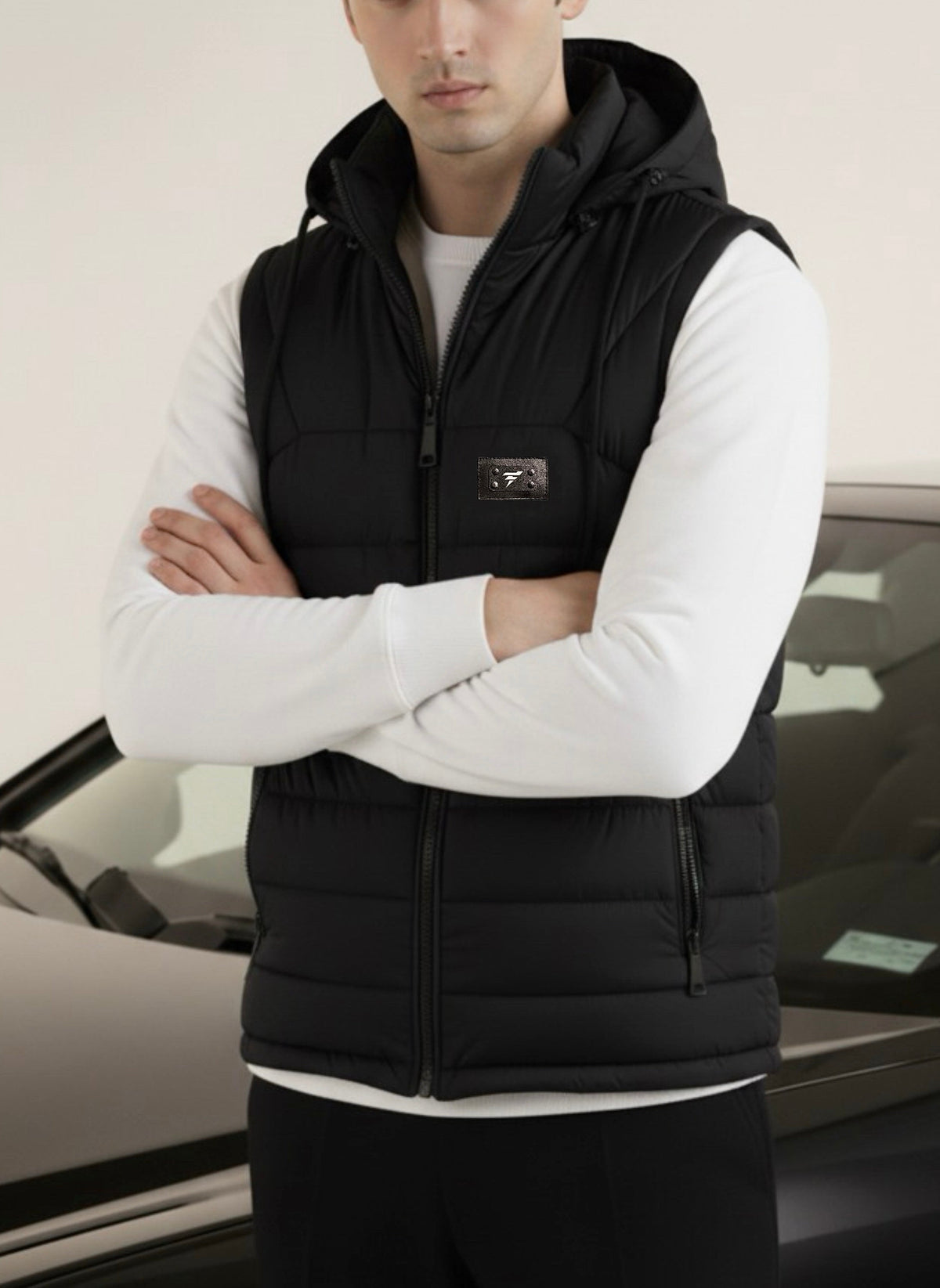 LOGO SLEEVELESS JACKET-BLACK
