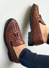 0070 WALK THE TALK: SHOES COMFORT MEET CLASS-FT