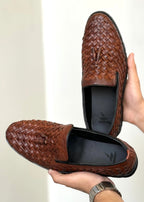 0070 WALK THE TALK: SHOES COMFORT MEET CLASS-FT