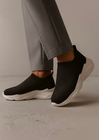 0042 SKETCHER'S LIGHT WEIGHT SLIP-ONS-BLACK