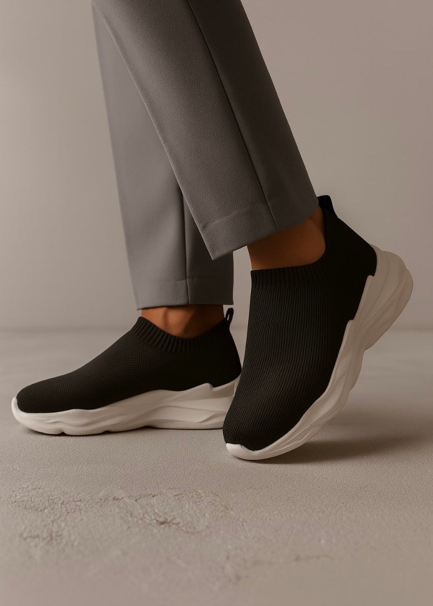 0042 SKETCHER'S LIGHT WEIGHT SLIP-ONS-BLACK