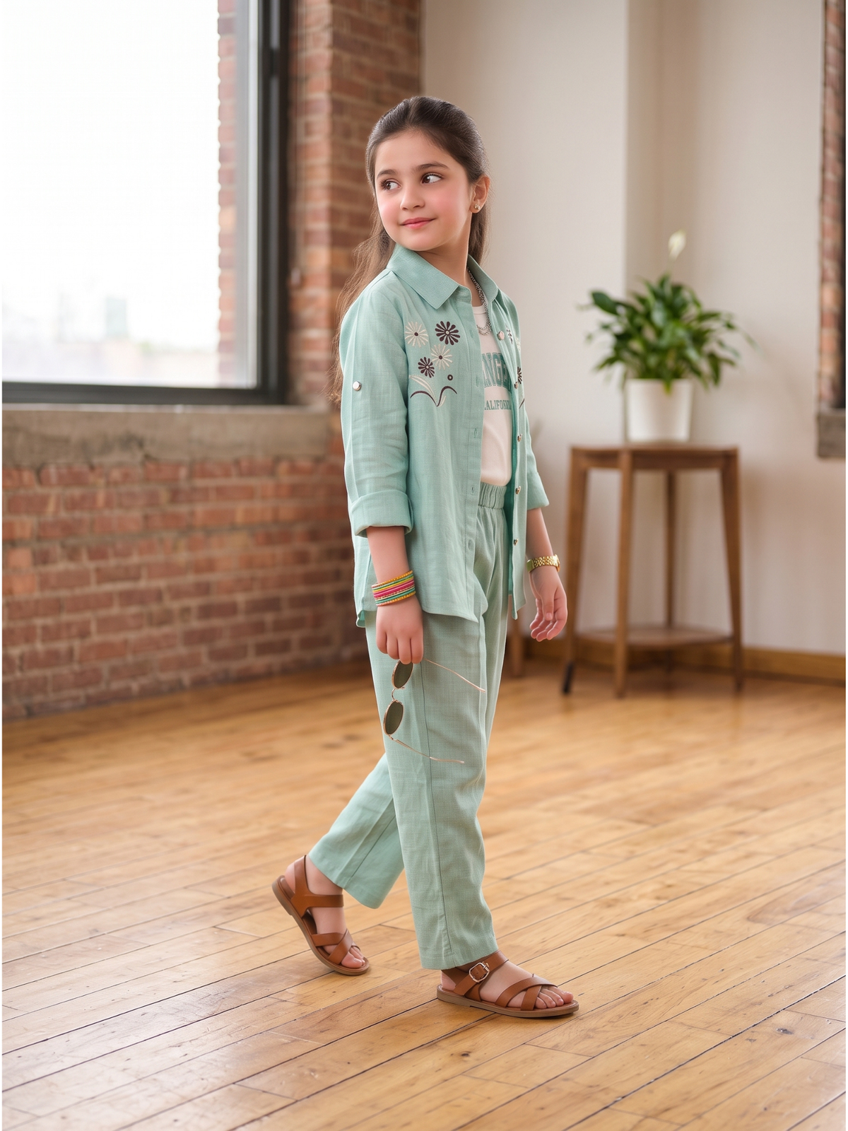 Girls Winter 3Pcs Embroidered Suit VCHN01-D