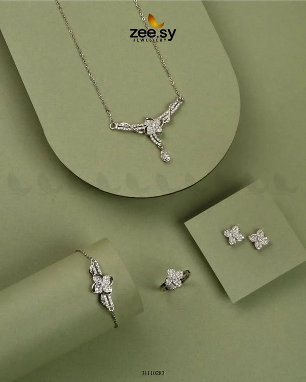 Nivia Pendant