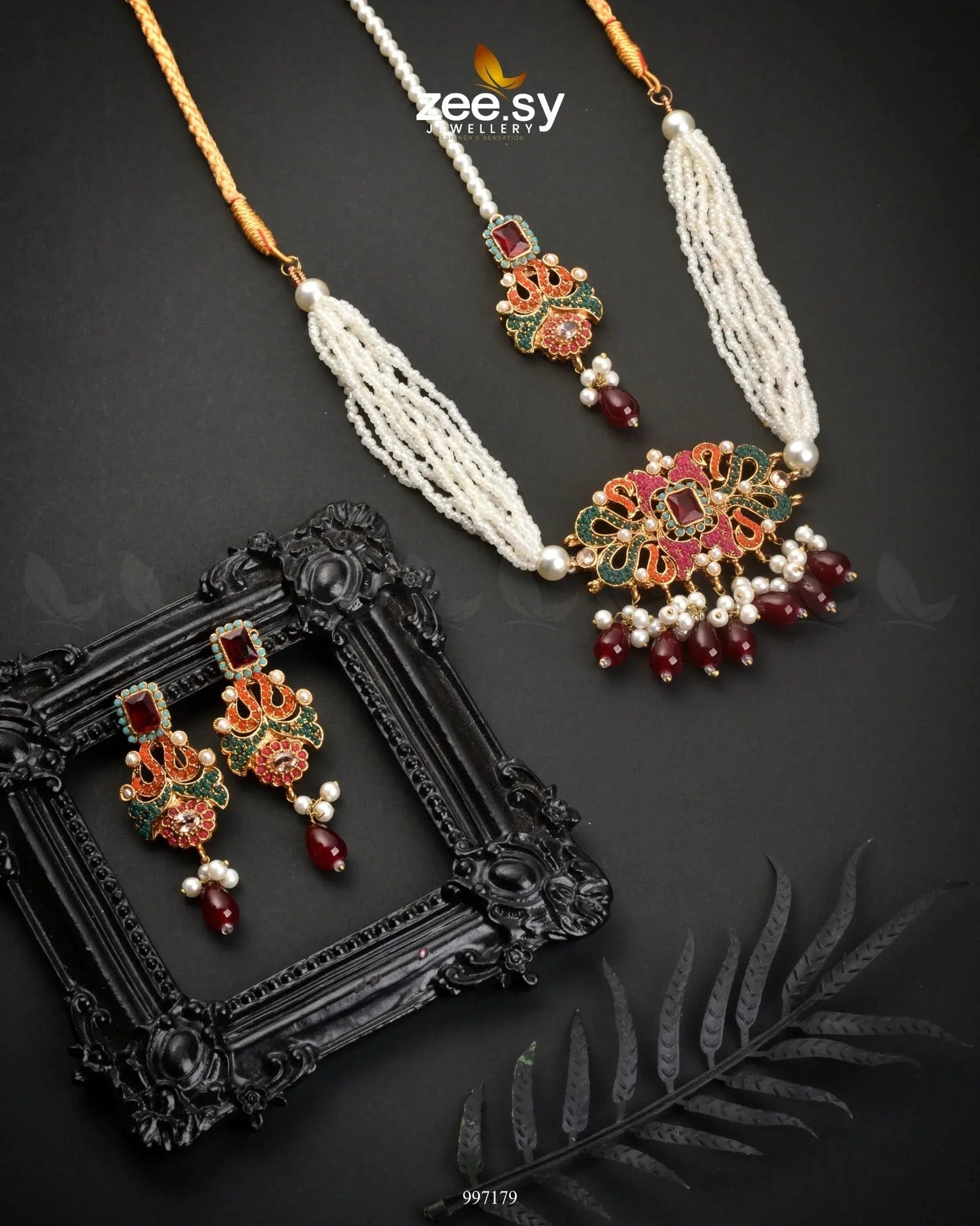 Stokesia Choker Set